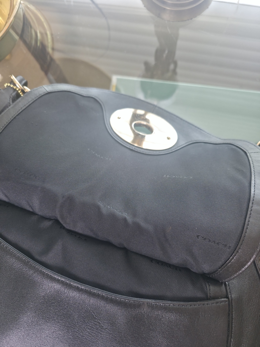 COACH Circle Hobo Gold Turnlock Stud Calf Leather Black Shoulder Bag 34998 - Picture 8 of 9